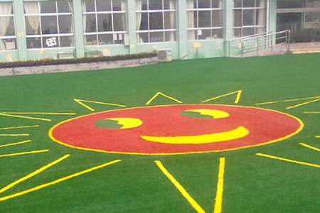 幼兒園人工草皮與天然草坪各自優(yōu)缺點(diǎn)
